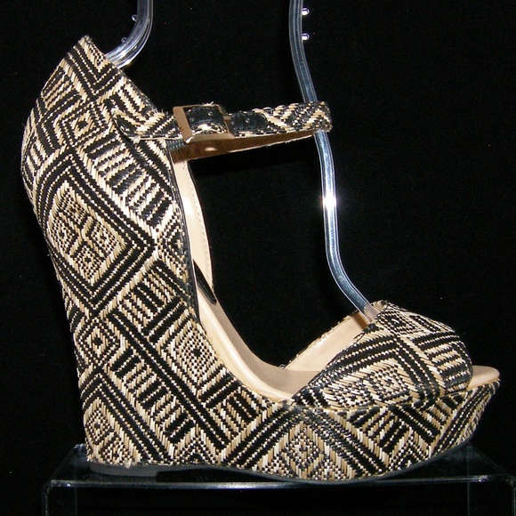 Madden Girl 'Attitude' tribal platform wedges 9 - Picture 5 of 8